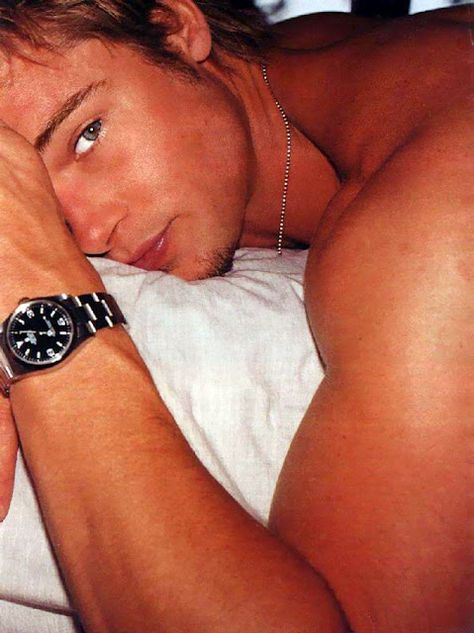 Brad Pitt Shirtless, Brad Pitty, 90s Actors, Brad Pitt And Angelina Jolie, Rolex Explorer Ii, Tyler Durden, Rolex Explorer, Actor Picture, Christopher Nolan