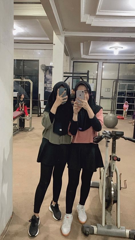 Ootd Gym Hijab, Badminton Outfit Women, Gym Hijab, Hijab Sport, Gymwear Outfits, Sports Outfit, Hijab Beauty, Couples Outfit, Gym Fits