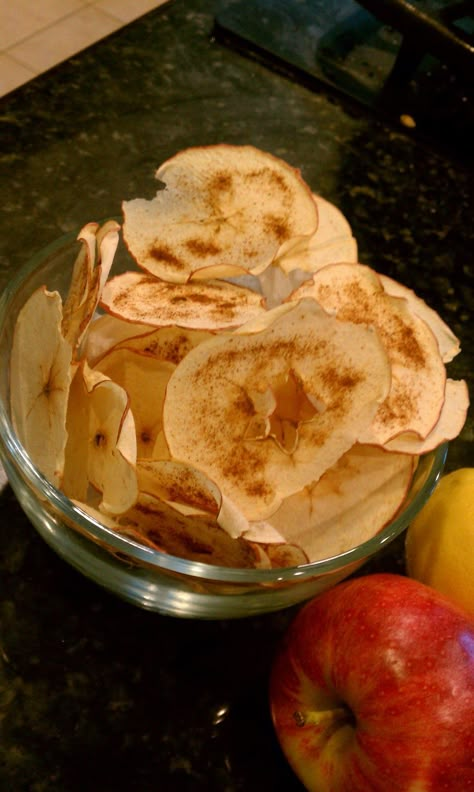 Crispy baked apple chips Baked Apple Chips, Honey Crisp Apple, Apple Chips Baked, Honey Crisp, Crisp Apple, Apple Chips, Baked Apple, Food Goals, Baked Apples