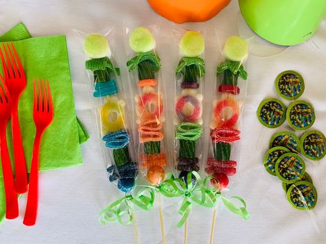 Ninja Turtles inspired candy kabob Turtles Candy, Candy Kabobs, Cartoon Movie Characters, Apple Gifts, Gift Wrap Ribbon, Custom Candy, Party Centerpieces, Free Stickers, Skewers