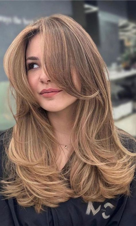 hair color ideas, wedding day hair color, bridal hair color ideas, hair color for wedding, hair color for bride, best bridal hair color, bridal hair color 2023, natural hair color for wedding, bridal hair color highlights Hair Color Ideas For Brides, Bride Hair Color Ideas, Hair Color Ideas For Wedding, 2023 Hair Colour For Women, Bride Blowout Hair, Woman Hair Color Ideas, Hair Color For Bride, Hair Colour For Fair Skin, 2023 Winter Hair Trends