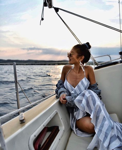 Sunset boat ride hair Jewlery earrings dress denim sailboat ocean views photo shoot inspiration inspo Instagram Sailboat Pictures Ideas, Sailboat Pictures, Boat Poses, Small Motor Boat, Sunset Boat Ride, Boat Photoshoot, Photo Shoot Inspiration, Jewlery Earrings, Water Photoshoot