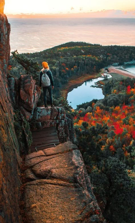 The Beehive Trail in Acadia National Park: The Ultimate Guide! Maine Hiking, Adventure Travel Photography, Maine Trip, New England Trip, Travel Photography Ideas, Travel Photoshoot, England Road Trip, New England Road Trip, Fall Road Trip