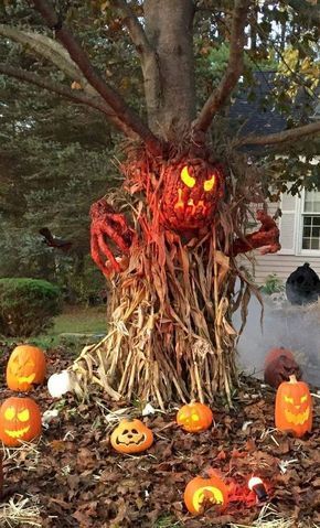 25+ Spooky Lighting Ideas For Halloween Night 2019 | DIY Halloween Outdoor Decorations For Your Yard Diy Halloween Dekoration, Fun Diy Halloween Decorations, Dekorasi Halloween, Uhyggelig Halloween, Labu Halloween, Halloween Diy Outdoor, Halloween Decor Diy, Halloween Outside, Halloween Fest