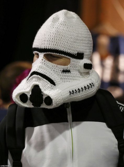 One fan utilised his knitting skills to make this Storm Trooper helmet which is stylish as... Crochet Beard Hat, Crochet Star Wars, Crochet Beard, Star Wars Crochet, Beard Hat, Crochet Costumes, Stormtrooper Helmet, Silly Hats, Crochet Cup Cozy