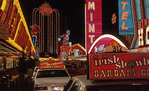 80s Las Vegas, Las Vegas Downtown, Escape Artist, Downtown Las Vegas, History Projects, Vegas Baby, Love Hurts, Vintage Photo, Aesthetic Vintage