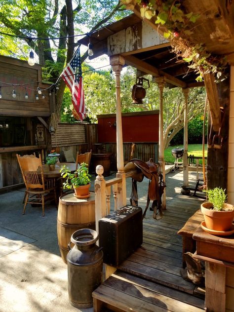 Western Backyard, Old West Decor, Country Patio, Backyard Sanctuary, Taco Stand, Backyard Studio, Western Town, Backyard Bar, Backyard Sheds