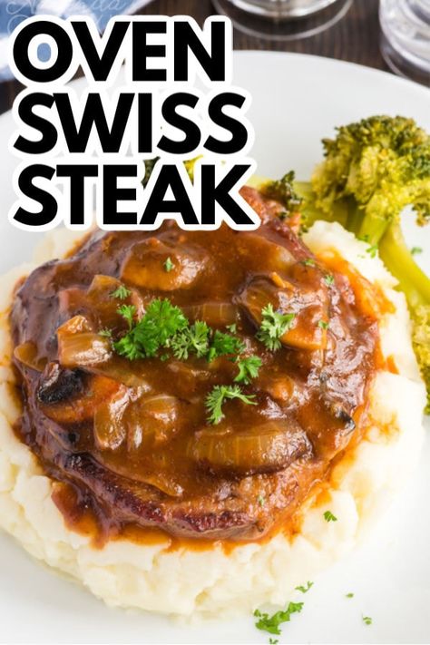 Oven Swiss Steak, Beef Round Steak, Swiss Steak Recipes, Round Steak Recipes, Ground Pork Recipes, Swiss Steak, Cube Steak Recipes, Salisbury Steak Recipes, Beef Steak Recipes