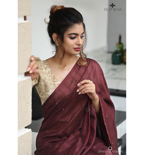 #Repost
///@rutwva_insta: A.D.H.I.N.A🌺
.
Flowy wine tone saree with ivory tone silk brocade blouse with butta work on the saree.

This gives you a simple yet elegant look to flaunt yourself in ✨
.
Muse : @nameetta 
Makeup&hair : @parinayah 
Photography : @anoopupaasana_photography 
Outfit&styling : @rutwva_insta Coffee Colour Saree, Indian Party Wear Gowns, Brown Saree, Bengali Saree, Golden Saree, Party Wear Gowns, New Saree Blouse Designs, Brocade Blouse, Kids Blouse Designs