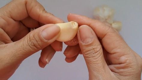 In this tutorial, I’m going to show you how to make your nails grow overnight.If you’ve ever asked yourself, “Does garlic help nail growth?”, the answer is yes!I’ll show you how to use garlic for nail growth so you can grow your nails fast and strong. Let’s get started. Tools and materials: Garlic 1. Benefits of garlic for nail growth The benefits of garlic for nails are numerous.Garlic is rich in selenium, a natural mineral that you can find present in multiple foods. This m… Silk Shirt Outfit, Nail Polish Brush, Shirt Outfit Ideas, Garlic Benefits, Simple Ponytails, How To Grow Nails, Ceramic Hair, Nail Oil, Brittle Nails