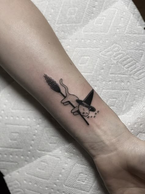 Witch Cat Tattoo Ideas, Cat In Witch Hat Tattoo, Cat Broom Tattoo, Mini Witch Tattoo, Friday The 13th Cat Tattoo, Women Back Of Leg Tattoo, Witch And Cat Tattoo, Wizard Cat Tattoo, Cute Witch Tattoo