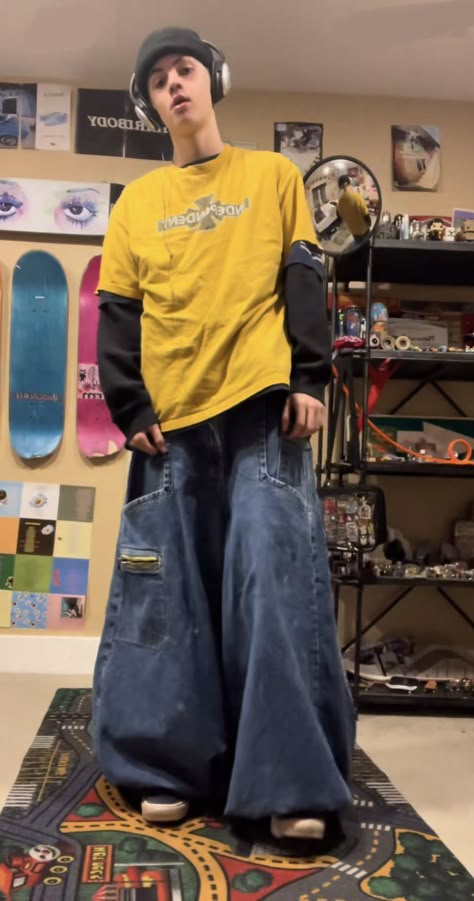 Skatepunk Outfits, Baggy Guy Outfits, Skater Fits Men, Baggy Style Aesthetic, 2000s Skater Fashion, Baggy Aesthetic Outfits, 2000s Skater Boy, 90s Skater Boy, Baggy Clothes Outfit Men