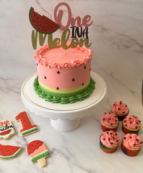 One In A Melon First Birthday Cake Smash, One In A Melon First Birthday Cake, Watermelon Cake Design, Watermelon Smash Cake, Watermelon Birthday Cake, Watermelon Cakes, Watermelon Cake Birthday, One In A Melon Birthday, Watermelon Cupcakes