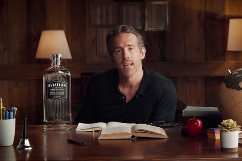 Ryan Reynolds Funny, Aviation Gin, Ryan Reynolds, Marketing Strategy Social Media, School Year, Trending Memes, Gin, How To Memorize Things, Funny Memes