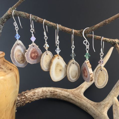 Antler Accessories, Deer Antler Ideas, Deer Horn Jewelry, Antler Projects, Antler Beads, Deer Antler Crafts, Deer Antler Jewelry, Antler Ideas, Deer Antler Decor