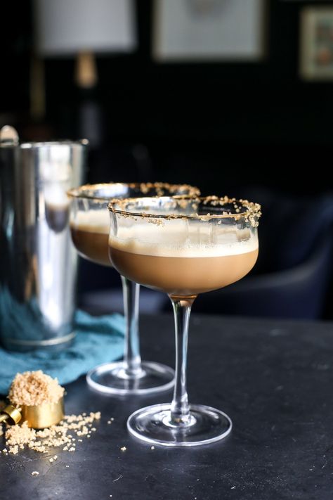 Esspresso Martini, Brown Sugar Espresso, Brown Sugar Shaken Espresso, Espresso Vodka, Shaken Espresso, Espresso Martini Recipe, Espresso Martinis, Breakfast Appetizers, Irish Cream Liqueur