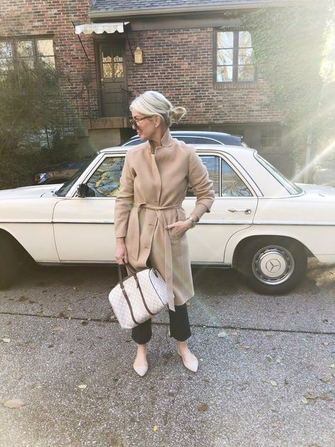 Gen Sohr Style, Gen Sohr, Sweater Purse, Straw Shoes, Pretty Flats, Black Cashmere Sweater, Rolex Diamond, Simple Closet, Winter Wardrobe Essentials