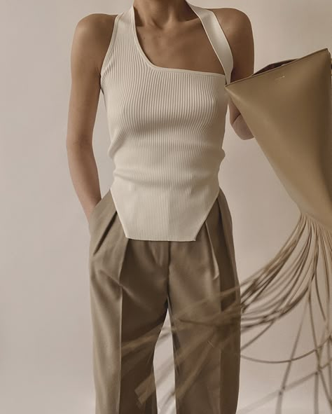 Arket Wool, Beige Outfits, Minimalism Fashion, Flannel Trousers, Gala Gonzalez, Slim Tank Top, Emmanuelle Alt, 2023 Ss, Rib Top