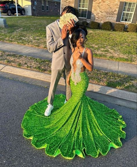 Cute Prom Colors For Couples, Rating Prom Dresses, Light Green Prom Dress Couple, Prom Looks Couples, Prom Color Ideas For Couples, After Prom Outfit Ideas, Prom Ideas Black Couples, Green Prom Dresses Black Women, Prom Color Ideas