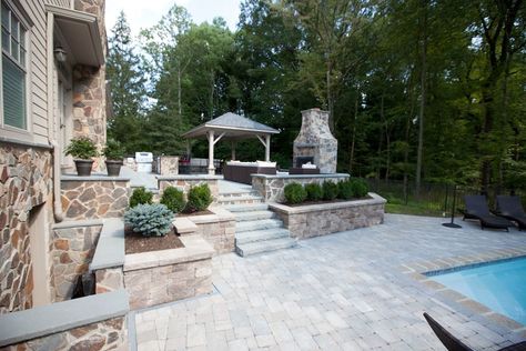 Raised Patio Ideas, Paver Pool Deck, Traditional Patio, Deck Outdoor, Raised Patio, Pool House Plans, Bluestone Patio, Rectangular Pool, Outdoor Stone