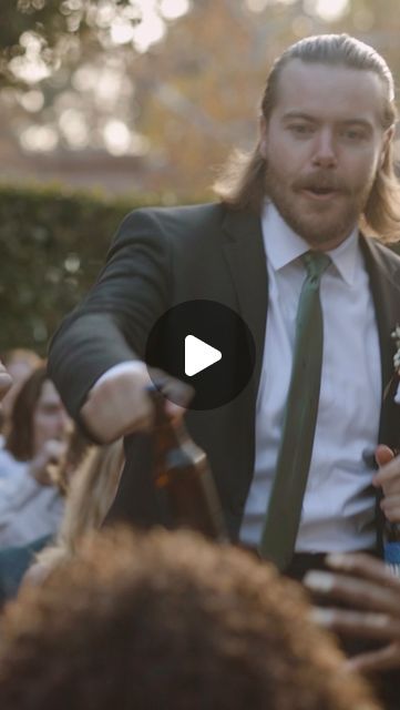 They had "Beer boys" instead of a flower girl for their wedding ceremony Flower Beer Man Wedding, Beer Boys For Wedding, Wedding Beer Boy, Flower Guy Wedding Funny, Beer Boy Wedding, Flower Guy Wedding, Flower Boy Wedding, Flower Boys Wedding, Wedding Shorts