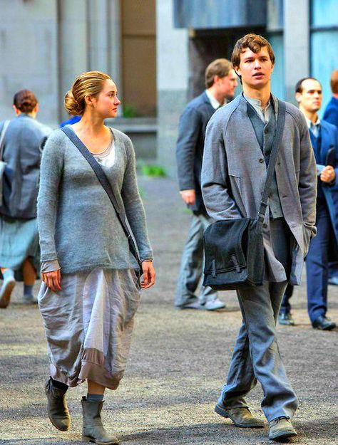 Divergent Costume, Divergent Outfits, Divergent Movie, Tris Prior, Divergent Fandom, Dystopian Fashion, Divergent Trilogy, Divergent Insurgent Allegiant, Divergent Series