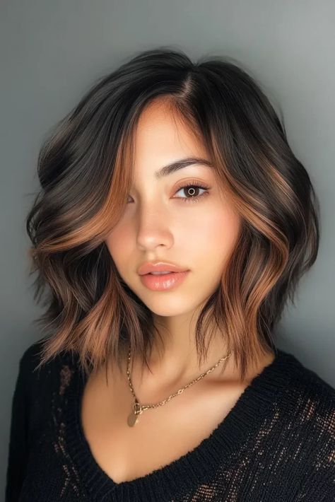 Pumpkin Spice Highlights with bob and wolfcut hybrid Short Fall Hair, Hair Colors For Pale Skin, Colors For Pale Skin, Fall Hair Colors For Brunettes, Dark Hair Colors, Easy Hair Styles, Fall Balayage, Trendy Fall Hair Color, Pale Skin Hair Color