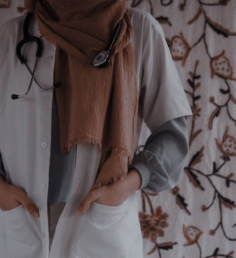 Hijabi Doctor Outfit, Passion Girl, Female Surgeon, Doctor Coat, Medical Photography, Aesthetic Doctor, Doctor Outfit, Outfits Hijab, Hijab Collection