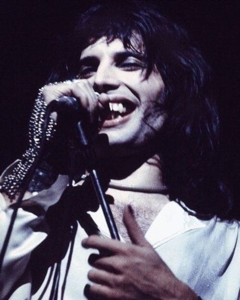 Freddie Mercury, A Man, Long Hair, Singing, Queen, Hair, Black