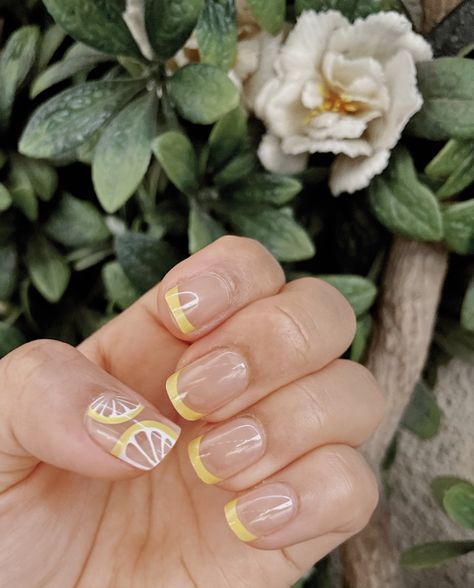 Yellow Nails Lemon Design, Yellow French Manicure Nails, Lemon Biab Nails, Lemon Slice Nail Art, White And Yellow French Nails, Light Yellow Nails French Tip, Nails With Lemon Design, Short Lemon Nails, Lemon Nail Ideas