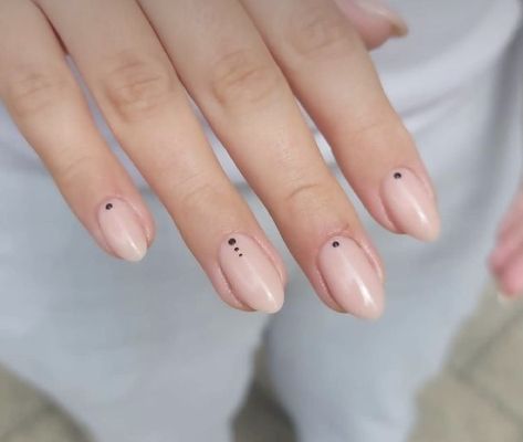 Subtle Nail Art, Dot Nail Designs, Minimal Nails Art, Unghie Nail Art, Dot Nail Art, Subtle Nails, Minimal Nails, Dots Nails, Cute Gel Nails