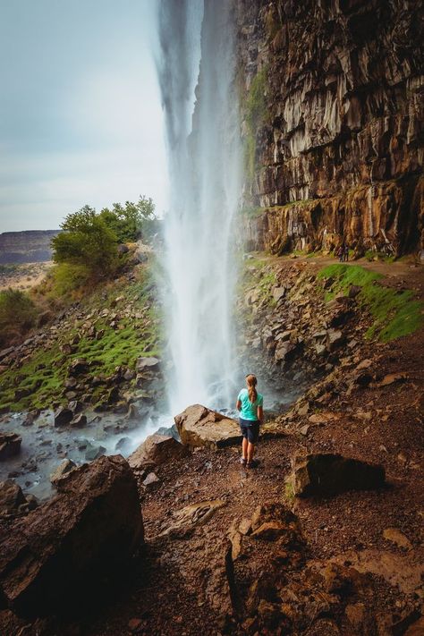 About halfway down the Snake River Canyon in Twin Falls, Idaho, there is a hiking trail that takes you behind the Perrine Coulee Falls Box Canyon Idaho, Hells Canyon Idaho, Snake River Idaho, Eagle Creek Trail Oregon, Snake River Canyon, Salmon River Idaho, Twin Falls, Creative Portraits, Idaho