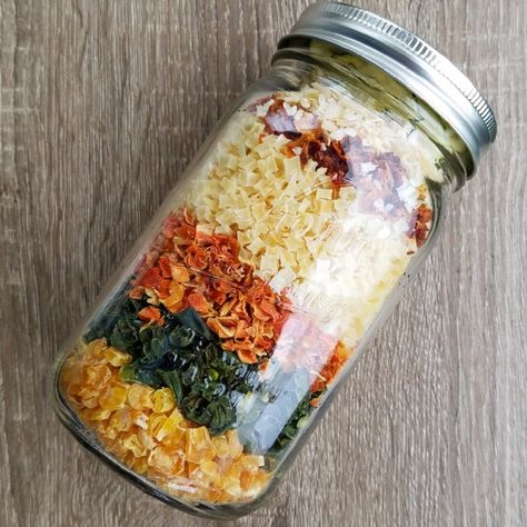 Dehydrated Vegetable Soup - Instant Pot Meals in a Hurry Dehydrated Food Recipes, Dehydrating Food Storage, Dry Soup Mix, Homemade Dry Mixes, Soup In A Jar, Dehydrated Foods, Food Type, Dehydrated Vegetables, Veg Soup