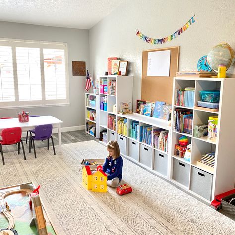 Homeschool Bookshelf, Homeschool Room Ideas, Homeschool Room Decor, Homeschool Room Design, Homeschool Room Organization, Daycare Rooms, Basement Playroom, Homeschool Room, Home Daycare