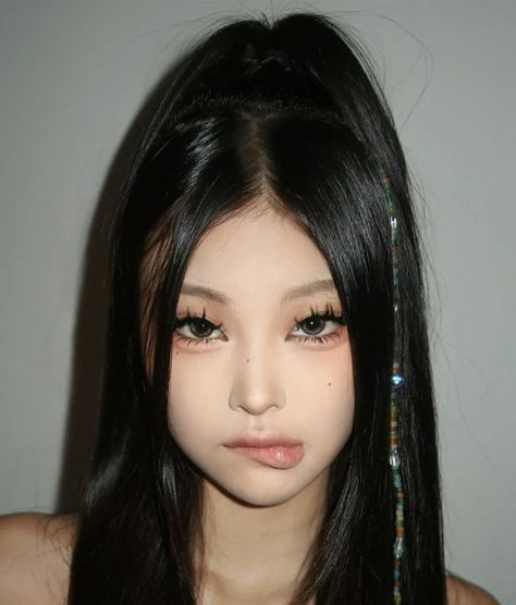 Asian Baby Girl Makeup, Asian Baby Girl, Asian Baby, Chinese Makeup, Ulzzang Makeup, Asian Babies, Baddie Makeup, Ulzzang Fashion, Asian Makeup