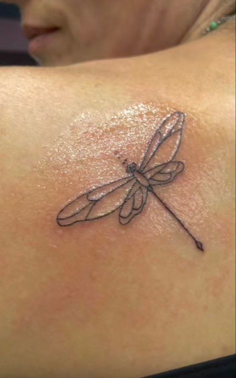 Meaning Of Dragonfly Tattoo, Dragonfly Simple Tattoo, Line Art Dragonfly Tattoo, Back Tattoo Dragonfly, Dragonfly Tattoo Linework, Dragonfly Tattoo Aesthetic, Dragonfly Tattoo On Wrist, Pretty Dragonfly Tattoo, Minimal Dragonfly Tattoo