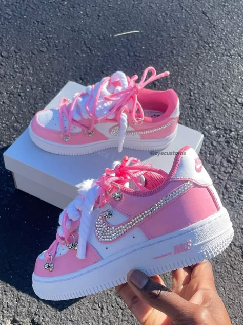 Cute Casual Shoes, Casual Shoes Women Sneakers, Nike Shoes Women Fashion, Pretty Sneakers, Pink Nike Shoes, Nike Shoes Girls, Nike Fashion Shoes, Preppy Shoes, Pretty Shoes Sneakers