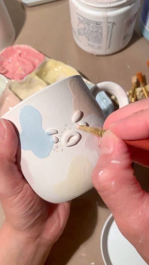 Diy Clay Crafts Ideas, Diy Clay Paint Brush Holder, Clay Brush Holder, Brush Rest Clay, Clay Makeup Brush Holder, Cloud Mug Clay, Creative Diary, Tanah Liat, Sculptures Céramiques