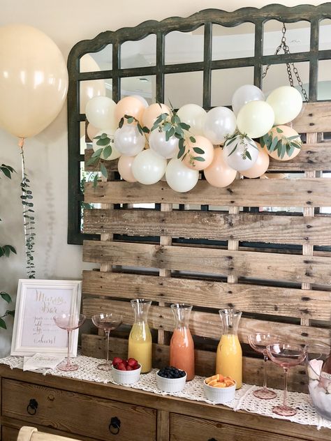 Rustic Chic Bridal Shower Ideas, Fall Bridal Brunch, Rustic Bridal Shower Ideas, Bridal Shower Decorations Rustic, Wedding Shower Party, Brunch Decor, Bridal Shower Inspo, Balloon Garland Diy, Photo Rose