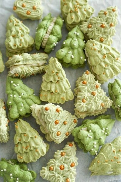 Christmas Macarons, French Macaroons, Macaroon Recipes, Macaron Recipe, Xmas Food, Christmas Goodies, Christmas Cake, Holiday Treats, Macaroons