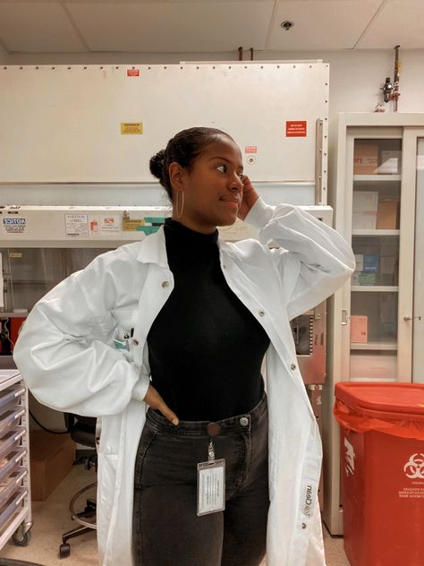 I was doubted so much during my engineering journey, and I’m here to tell you if I can do it so can you! Female Engineer Aesthetic, Vision List, Women In Engineering, Major Aesthetic, Girl Scientists, Female Engineer, 2024 Goals, Women Scientists, Research Assistant