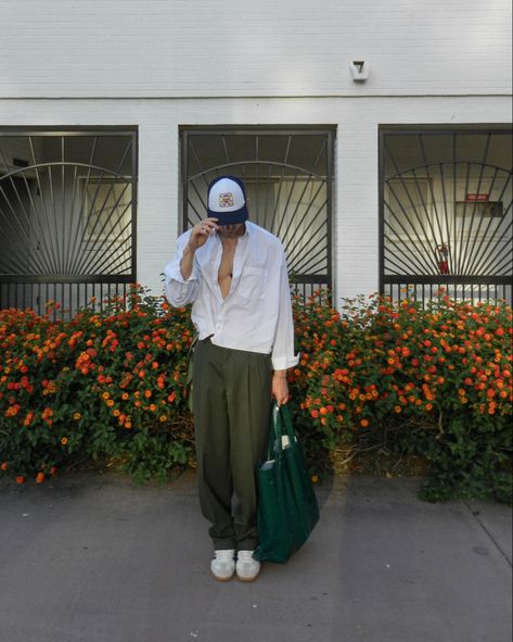 Green Shirt Outfit Men Street Styles, Green Sambas Outfits Men, Trucker Outfit Men, Cropped Shirts Men, Green Hat Outfit Men, Green Pants Men Outfit, Cropped T Shirt Men, Tidy Outfits, Men Green Pants Outfit