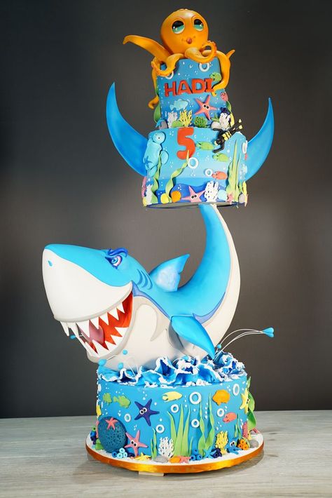 Gravity Cake Ideas Birthdays, Gravity Defying Cake Ideas, Gravity Cake Tutorial, Gravity Cake Ideas, Shark Cake Ideas, Pretty Cake Ideas, Carving Cake Recipe, Sailor Cake, Shark Cakes