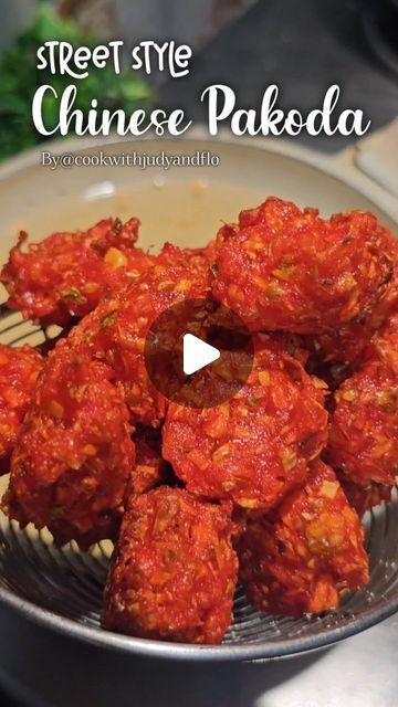 Bread Pakoda Recipe Video, Small Cabbage, Fusion Food, Red Food, Cooking Videos, Recipe Of The Day, Deep Fried, Tomato Sauce, Purpose Flour