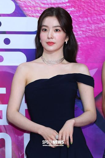 Irene Formal, Redvelvet Irene, Bae Joohyun, Velvet Style, Seoul Music Awards, Red Velvet Irene, Velvet Fashion, Prom Night, Clothing Hacks