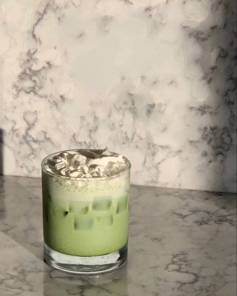 Creamy Matcha, Matcha Girl, Aesthetic Matcha, Cafe Drinks, Green Drink, Pottery Plant Pot, Iced Matcha Latte, Matcha Drink, Coffee Shot