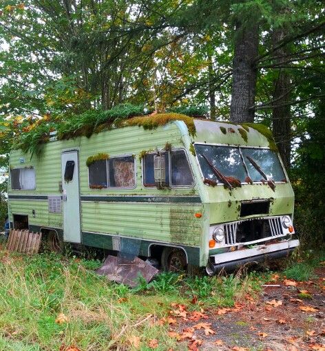 Jungle Model, Camper Aesthetic, Abandoned Trailer, Hunting Trailer, Apocalypse Books, Vans Aesthetic, Haunting Adeline, Strange Cars, Miniature Inspiration