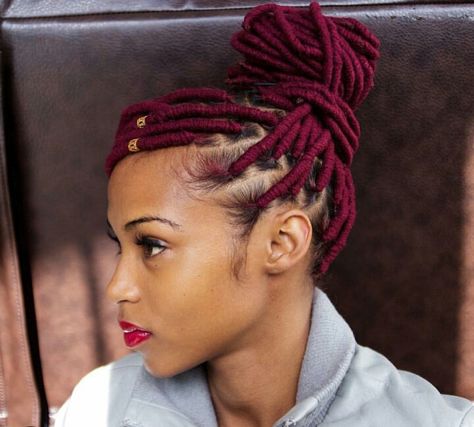 Faux Yarn Locs Yarn Locs, Red Dreadlocks, Style Braids, Faux Locks, Yarn Braids, Top Knot Hairstyles, Styles Hairstyles, Twists Locs, Faux Locs Hairstyles