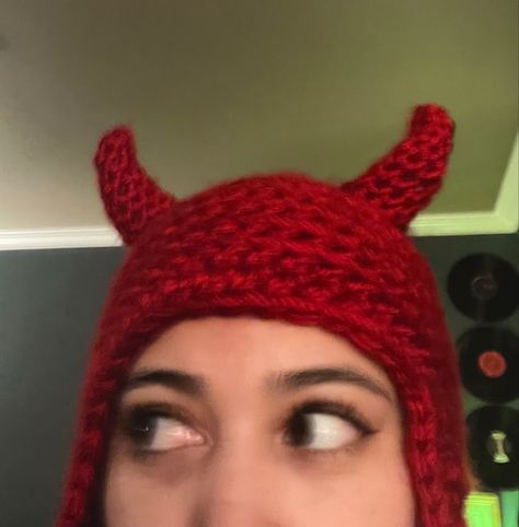 earflap beanie • crochet • devil horns • beanie • diy Crochet Devil Hat, Crochet Devil Horns, Beanie Diy, Chart Crochet, Earflap Beanie, Devil Horns, Beanie Crochet, Craps, Crochet Inspo