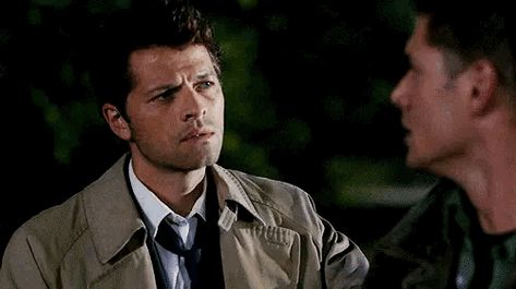 Castiel Gif, Destiel Tumblr, Dean And Cas, Dean And Castiel, Tv Tropes, Supernatural Destiel, Supernatural Dean, Me As A Girlfriend, Beach Reading